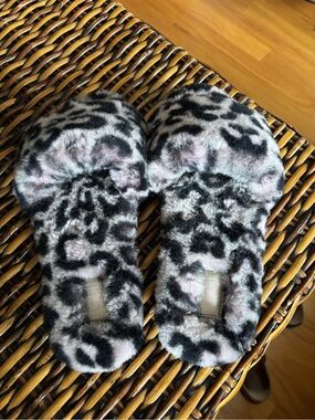 UGG Women’s Fluff Slide II